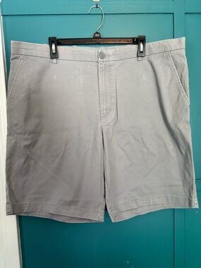 Izod Saltwater Stretch Light Gray Men's Flat Front Shorts Size 40